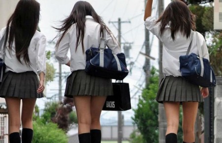 Из-за трансгендеров в британских школах запретили носить юбки