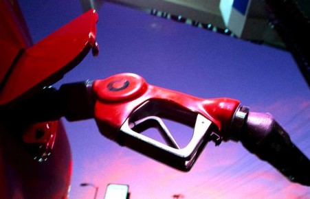 На каких заправках в России массово недоливают бензин