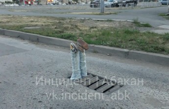 В Абакане прохожие обнаружили торчащие из ливневки ноги