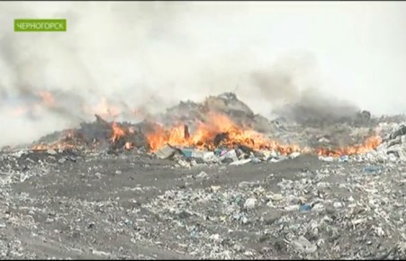 Жители Черногорска задыхаются из-за горящей свалки