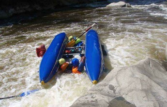 В Хакасии опрокинулся катамаран, судьба шестерых человек неизвестна