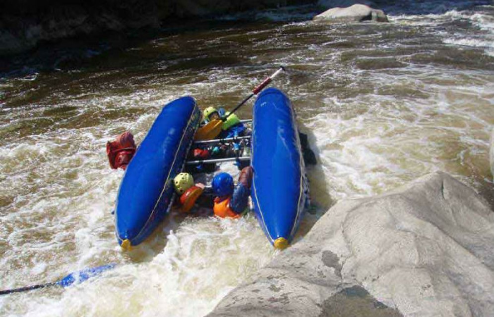 В Хакасии опрокинулся катамаран, судьба шестерых человек неизвестна