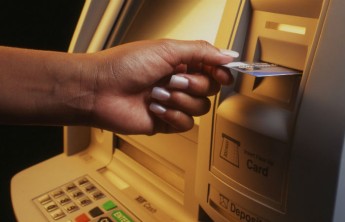 Жительница Черногорска украла с карты пенсионерки 22 тыс. рублей