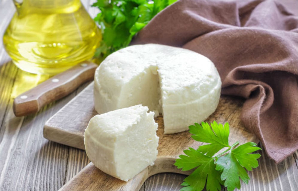 Компании «Саянмолоко» запретили производить адыгейский сыр