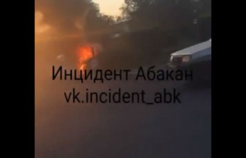 В Абакане загорелся скутер у заправки