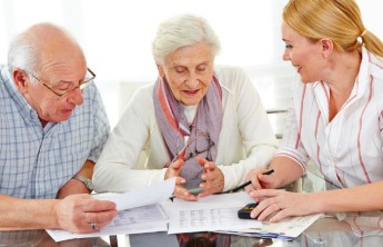 Пенсионерам могут запретить сделки с жильем