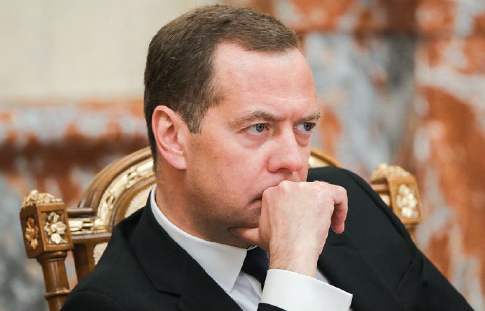 Медведев не исключил уголовного наказания за увольнение пожилых сотрудников