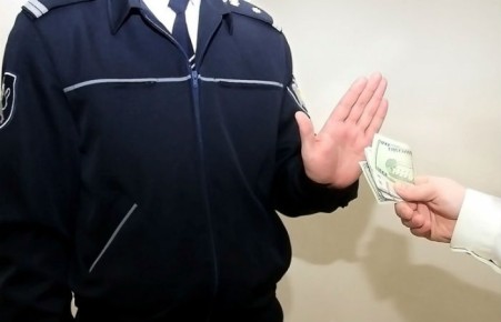 Цитаты из Библии, Корана и Торы вошли в памятку МВД против взяток