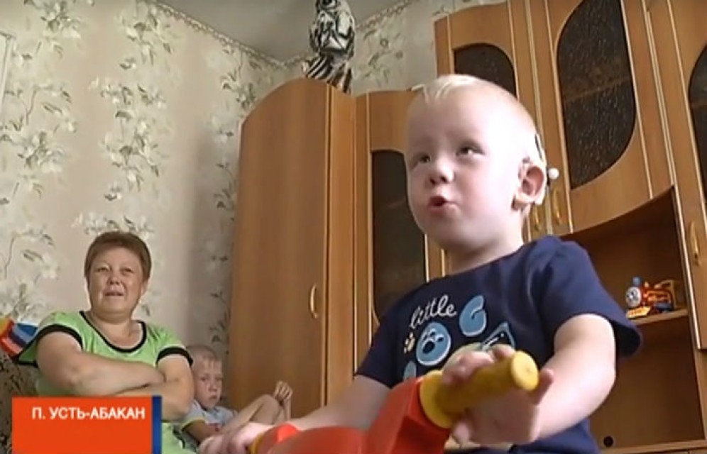 Мама глухого мальчика благодарна жителям Хакасии