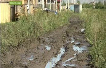 В Хакасии поселковые дороги после дождя превратились в грязную кашу