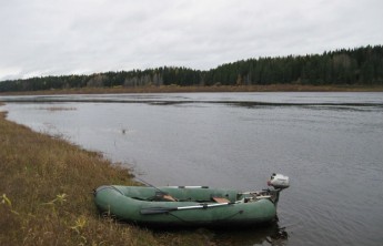 На реке Абакан рыбак хотел догнать уплывшую лодку и утонул