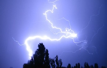 В воскресенье в Хакасии обещают грозы, град и штормовой ветер