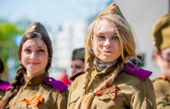 Победили-стайл: Почему патриотический праздник превращается в большое костюмированное шествие