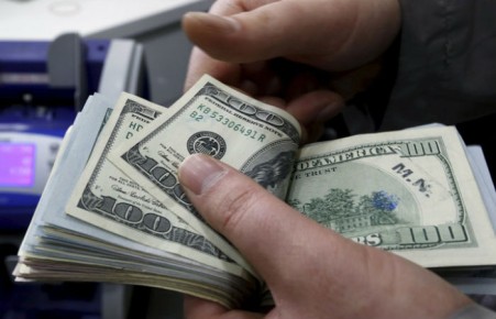 Правительство России решилось отвязать страну от доллара