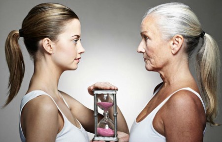 Россияне рассказали, в каком возрасте начинается старость