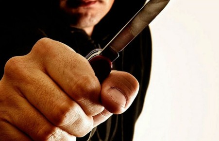 В Черногорске подросток с ножом ограбил магазин 