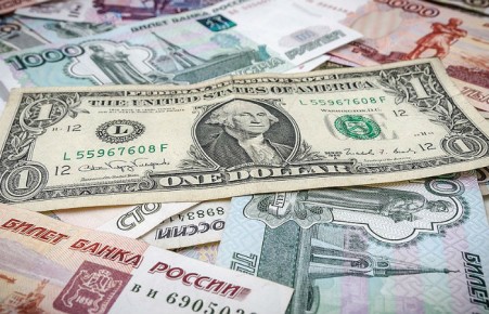 Россиянам предрекли доллар по 90 рублей