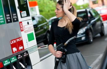 Источник: правительство попросили повысить цены на бензин на пять рублей