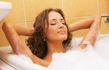 Ученые выяснили, что горячая ванна замедляет процесс старения