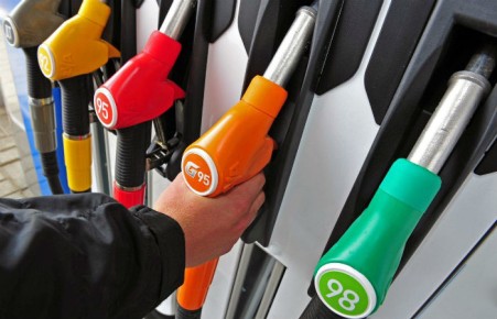 Эксперты: Ремонт двух крупных НПЗ не приведет к дефициту бензина