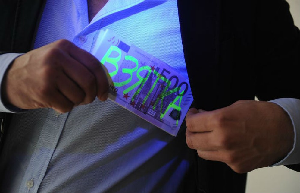 Россияне стали чаще брать и давать взятки