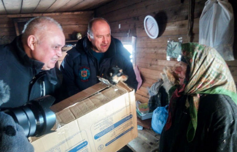 Губернатор Кузбасса подарил щенка отшельнице Агафье Лыковой