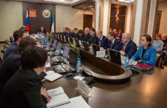 Валентин Коновалов начал упразднять госкомитеты и сливать министерства