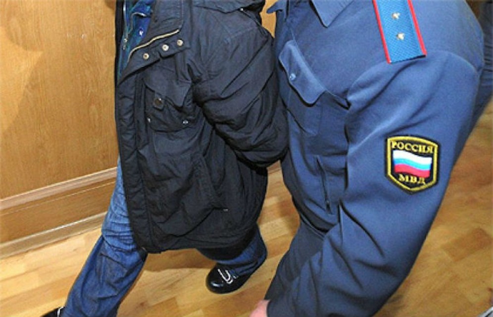 Пьяный житель Абакана крушил остановку